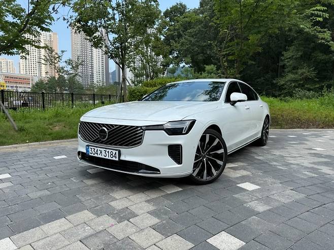 신형 볼보 S90 사진=육동윤 글로벌이코노믹 기자