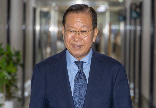 권영세 국민의힘 의원이 30일 서울 여의도 국회에서 열린 정보위원회 회의에 참석하고 있다. 고영권 기자