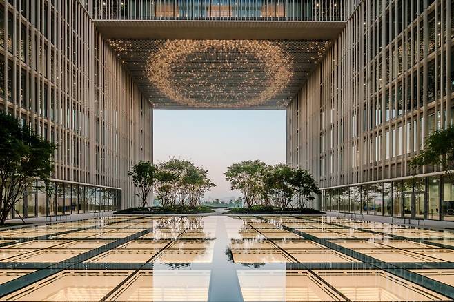 아모레퍼시픽 신사옥 공중정원 / 사진. ⓒYu Cheong O