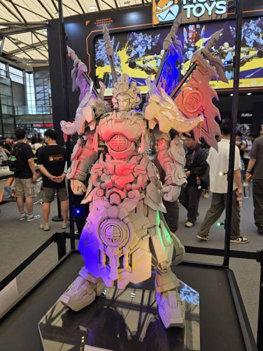 자체 제작한 피규어도 다수 눈에 띄였다