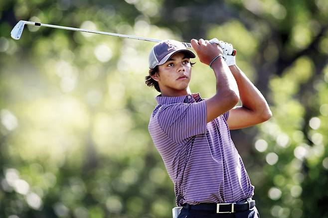 찰리 우즈가 지난 22일 열린 US 주니어 아마추어 골프 챔피언십 1라운드 도중 4번 홀에서 티샷을 하고 있다. 게티이미지코리아