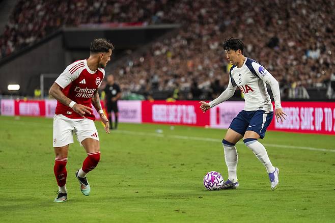 토트넘과 아스널의 친선경기에서 손흥민. AP연합뉴스