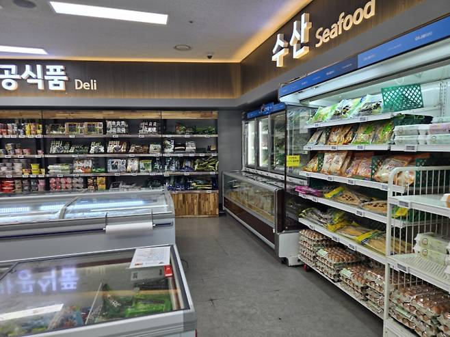 대형마트 휴무일? 이마트·롯데마트·홈플러스·코스트코 ‘직진가 할인’= 이마트·롯데마트·홈플러스·코스트코 등 대형마트 4사가 이번 주는 각사별 특색있는 할인행사에 돌입한다. 이마트가 이달 3일까지 ‘고래잇 페스타’를, 롯데마트는 먹거리 '직진가격' 행사를, 홈플러스는 '앵콜 홈플런 NOW' 반값 행사를 진행한다. ©bnt뉴스: 대형마트 휴무일? 이마트·롯데마트·홈플러스‧코스트코 등 마트 휴일, 쉬는날