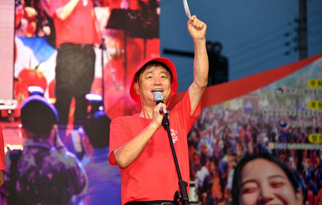 ▲ 2025 화천토마토축제가 1일 화천군 사내면 사창리 문화마을에서 개막해 오는 3일까지 사흘간의 일정에 들어갔다.