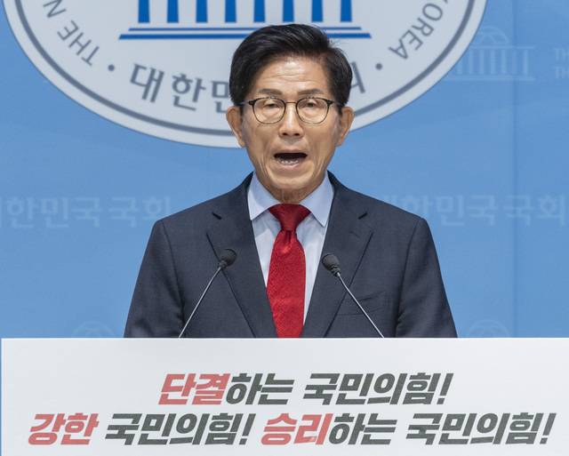국민의힘 당 대표 선거에 출마한 김문수 후보가 지난달 31일 국회 소통관에서 비전·공약 발표를 하고 있는 모습. 연합뉴스
