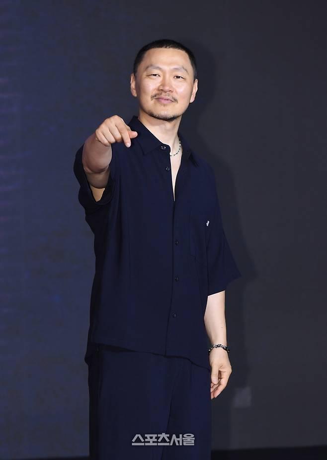 배우 양동근이 9일 오전 서울 용산구 서울드래곤시티에서 열린 넷플릭스 시리즈 ‘오징어 게임’ 시즌3 제작발표회에서 취재진을 향해 포즈를 취하고 있다. 2025. 6. 9. 박진업 기자 upandup@sportsseoul.com