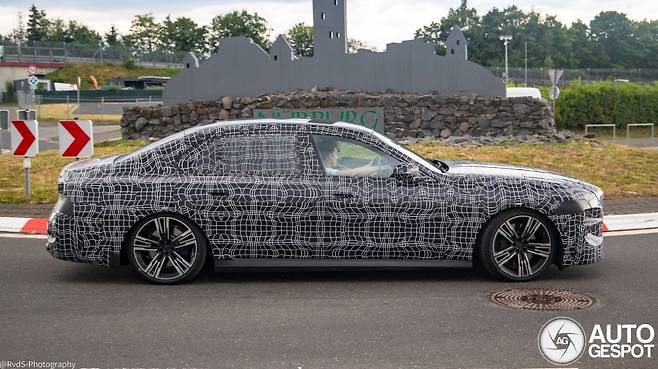 사진 : BMW 7시리즈 페이스리프트 테스트카 (출처=Autogespot)