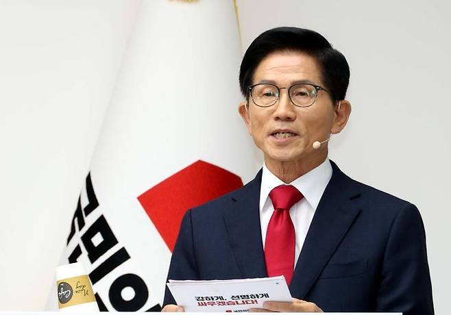 김문수 국민의힘 당대표 후보가 3일 오후 서울 여의도 국민의힘 중앙당사에서 열린 제6차 전당대회 당 대표 후보자 비전대회에서 비전발표를 하고 있다. ⓒ 뉴시스