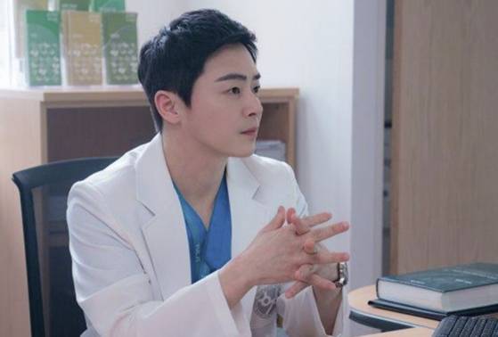 tvN '슬기로운 의사 생활'에서 의사 '이익준' 역할을 한 조정석. 유튜브 캡처