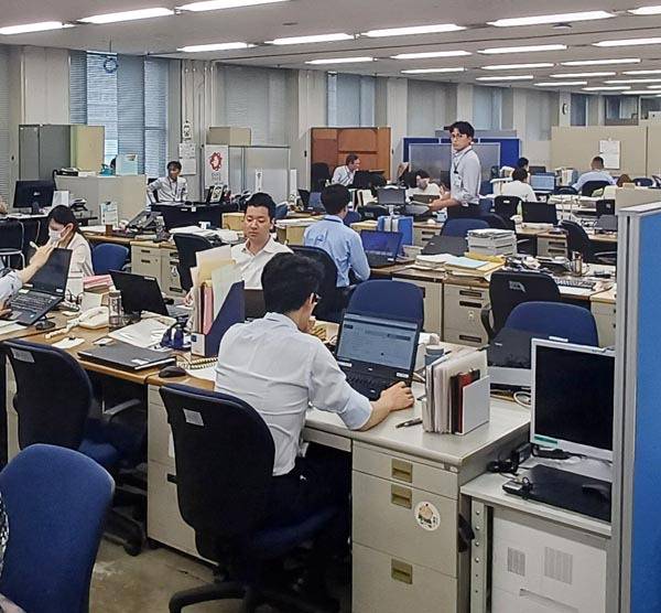 일본 오사카시 기타구 오사카 시청 건물 내 오사카시와 오사카부의 직원들이 함께 근무하는 부수도추진국의 모습. 백창훈 기자