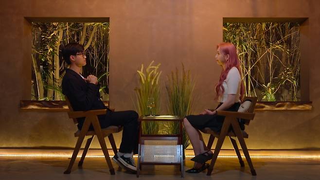 "Better Late Than Single," starring Jung-mok (left) and Yi-do (Netflix)