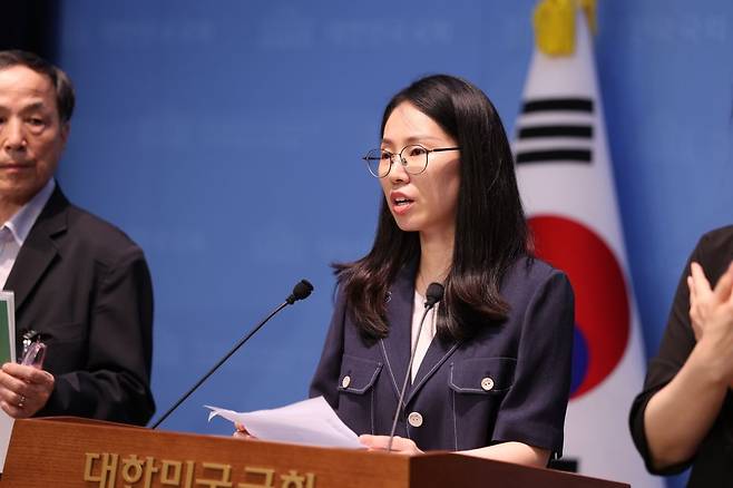 성산생명윤리연구소 사무총장 장지영 교수가 4일 서울 여의도 국회소통관 기자회견에서 발언하는 모습. 태아·여성보호국민연합 제공