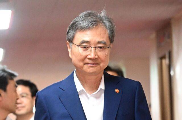 조현 외교부 장관이 5일 오전 서울 종로구 정부서울청사에서 열리는 국무회의에 참석하고 있다. 뉴시스