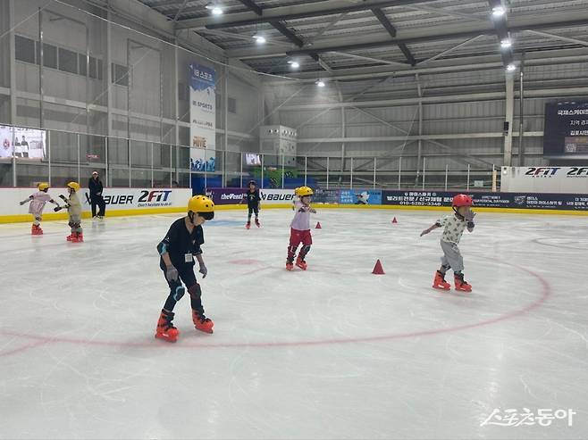 경기도교육청(교육감 임태희)이 도내 28개 늘봄공유학교(거점형 늘봄센터)의 ‘1센터 1브랜드’ 지역 특화 프로그램 운영 강화를 위해 권역별 업무 담당자 협의회를 운영한다. 사진제공|경기도교육청