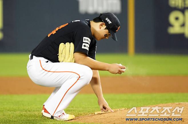 24일 잠실구장에서 열린 두산 베어스와 한화 이글스의 경기. 한화 김서현이 숨을 고르고 있다. 잠실=박재만 기자 pjm@sportschosun.com/2025.07.24/