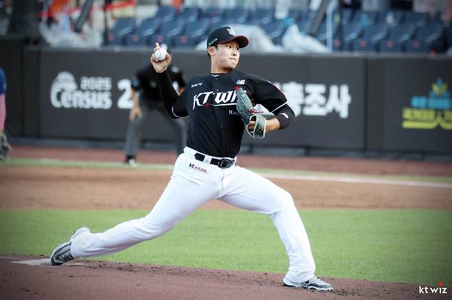 KT 강건이 지난달 11일 대전한화생명볼파크에서 열린 KBO 퓨처스 올스타전에 등판해 역투하고 있다. 사진제공|KT 위즈