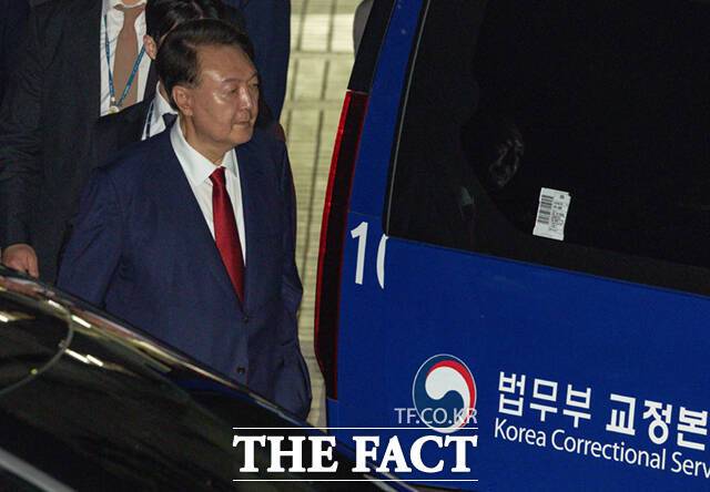 윤석열 전 대통령이 7월 9일 서울 서초구 서울중앙지방법원에서 열린 2차 구속 전 피의자 심문(영장실질심사)을 마친 뒤 서울구치소로 향하고 있다. /사진공동취재단