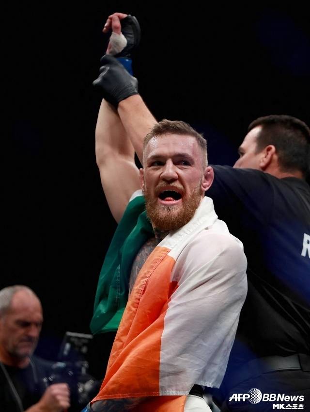 브라운은 “맥그리거의 정체성은 포이리에에게 산산조각이 난 셈이다. 포이리에가 그의 영혼을 앗아갔다고 할 수 있다. 누르마고메도프가 먼저였다고 할 수 있지만 마침표를 찍은 건 포이리에였다”며 “맥그리거는 이제 그러한 정체성을 가진 승자가 아니다. 이제는 경기조차 치르지 않고 있다. 누구에게나 감당하기 힘든 일이며 그런 부분에서 약간의 동점심은 가질 필요가 있다”고 말했다. 사진=AFPBBNews=News1