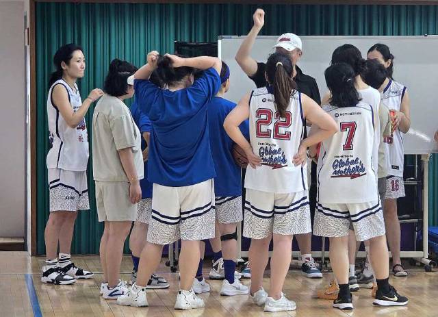 ▲ 나타샤 씨가 속해 있는 농구팀의 연습시간. ⓒ프레시안(허환주)