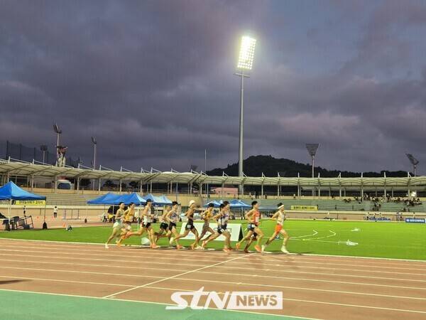 제54회 추계 전국 중·고등학교 육상경기대회 겸 제13회 추계 전국 초등학교 육상경기대회 모습. /사진=이준호 기자