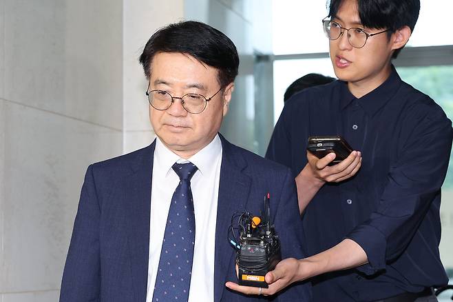 최주원 전 경북경찰청장이 지난달 16일 오후 서울 서초구 이명현 순직해병특검 사무실에 출석하고 있다./뉴스1