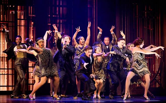 뮤지컬 ‘위대한 개츠비’의 1막에 나오는 파티 장면 중 일부. (c)오디컴퍼니