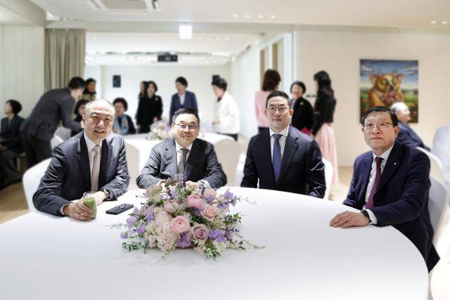 2025년 3월 28일 서울 강남구 역삼동 GS아트센터에서 열린 'GS 창립 20주년 및 GS아트센터 개관 기념행사'에 허태수(오른쪽부터) GS그룹 회장, 구광모 LG그룹 회장, 구본상 LIG그룹 회장, 구자은 LS그룹 회장이 참석해 있다. GS그룹 제공