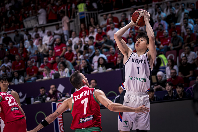 11일 킹 압둘라 스포츠시티에서 열린 한국과 레바논의 2025 FIBA 아시아컵 조별리그 A조 최종전. 대표팀 이현중이 3점슛을 시도하고 있다. 사진=FIBA