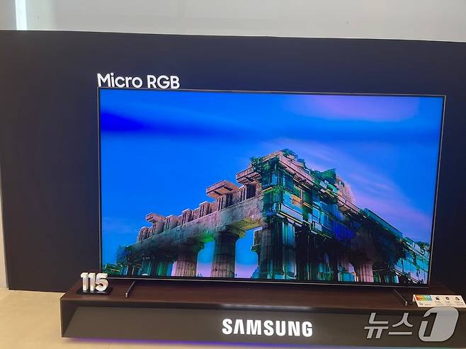 삼성전자가 출시한 마이크로 RGB 티비 115형.ⓒ 뉴스1