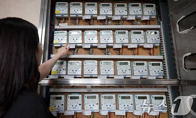 15일 서울 시내의 오피스텔의 전기계량기 모습. 2025.7.15/뉴스1 ⓒ News1 박지혜 기자