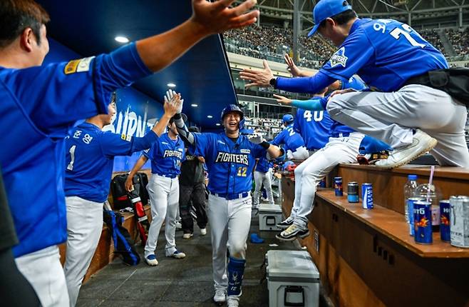 '불꽃야구' 직관 경기 생중계, '생중계=승리' 공식, 이번에도 통할까?