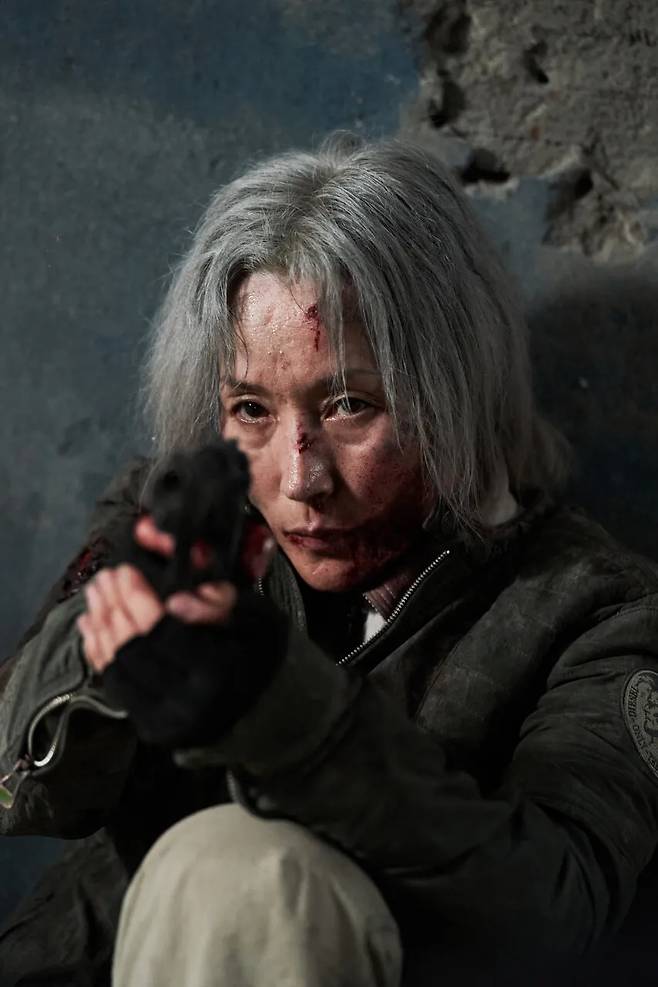 Lee Hye-young plays Hornclaw in the film "The Old Woman with the Knife." (NEW)