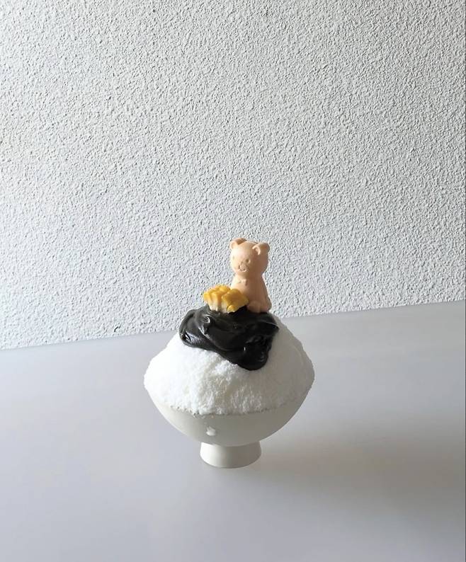 Bingsu served with jajang, or black bean, topping at Myosa Seoul in Seongsu-dong, Seoul (Myosa Seoul)