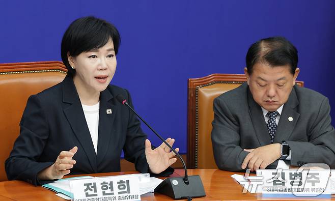 더불어민주당 전현희 최고위원(왼쪽)과 김병주 최고위원. 2025.7.30/뉴스1 ⓒ News1 신웅수 기자