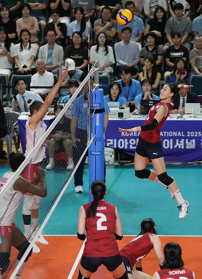 한국 여자배구 대표팀이 프랑스에 2-3으로 졌다.(대한배구협회 제공)