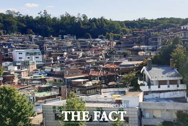 서울시는 지난 7일 흑석9구역 재개발 건축·경관 분야에 대한 변경 심의안을 통과시켰다. 이에 따라 흑석9구역은 20개동, 지하 7층~지상 25층 아파트 1540가구 및 부대복리시설이 들어서게 된다. /더팩트 DB