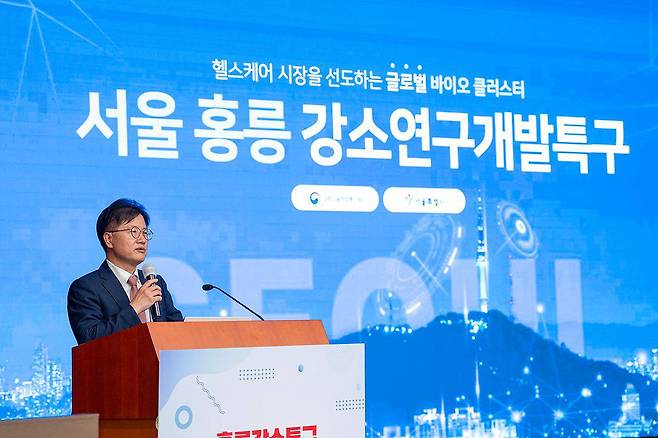 서울홍릉강소특구의 성과를 소개하는 임환 단장 / 출처=서울홍릉강소특구