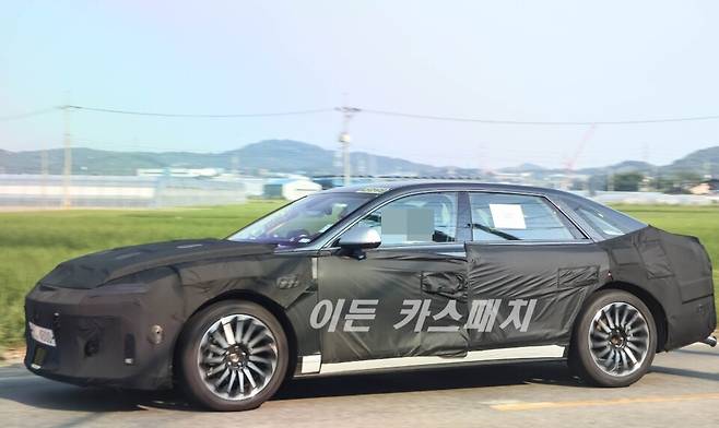 사진 : 현대차 그랜저 페이스리프트 테스트카 (출처=이든 카스패치)