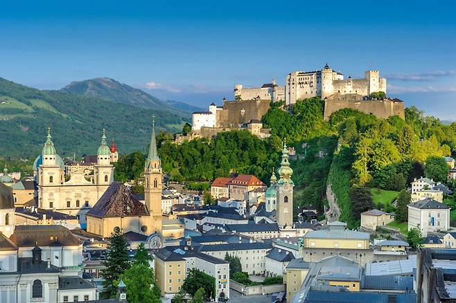 호엔잘츠부르크 성과 잘츠부르크 도심 풍경. /사진= Tourismus Salzburg