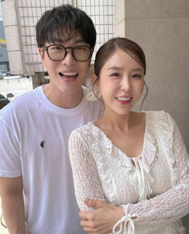 문원, 신지./소셜미디어