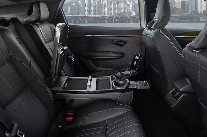 ‘세닉 일렉트릭’의 실내 2열 모습. 르노코리아 제공