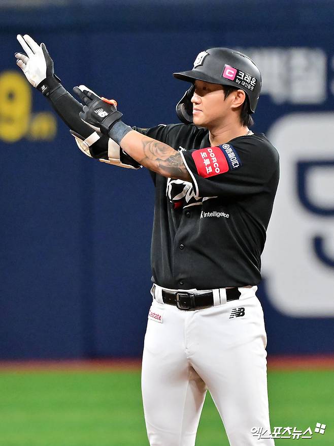 KT 위즈 김민혁이 17일 고척 키움 히어로즈전에서 세리머니하고 있다. 고척, 김한준 기자