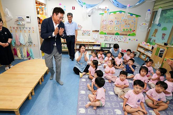 경희궁솔빛어린이집을 방문한 정문헌 종로구청장(종로구 제공)