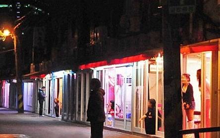 2004년 7월 16일 기동수사대 건물에서 탈출한 유영철은 영등포시장의 한 여관에 투숙한 뒤 영등포 사창가를 배회한 것으로 전해진다. 뉴시스