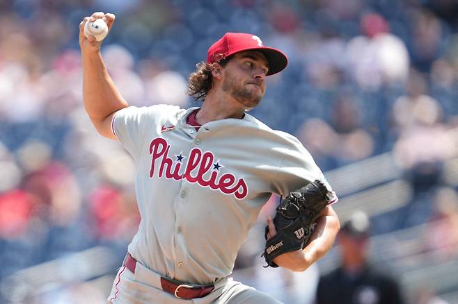 애런 놀라가 18일(한국시각) 워싱턴전에 등판해 피칭을 하고 있다. AFP연합뉴스