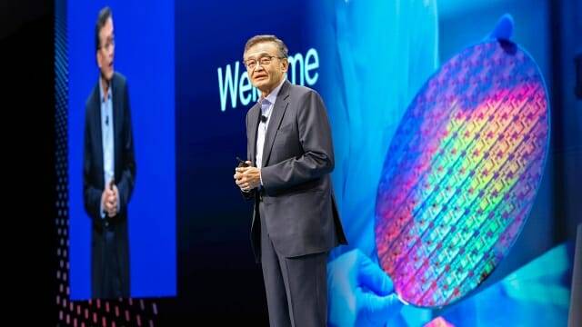 29일 오전 인텔 파운드리 다이렉트 커넥트 2025 기조연설을 진행하는 립부 탄 CEO. (사진=인텔 파운드리)