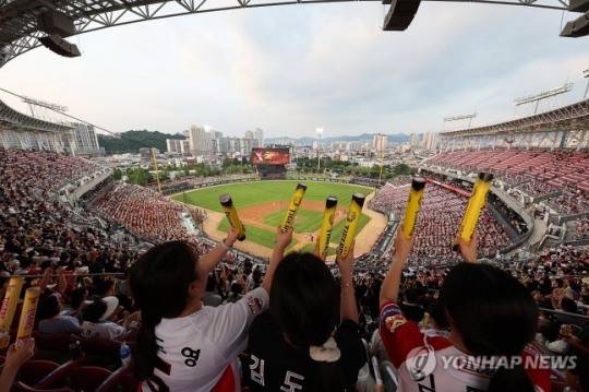 흥행에 목숨 건 KBO