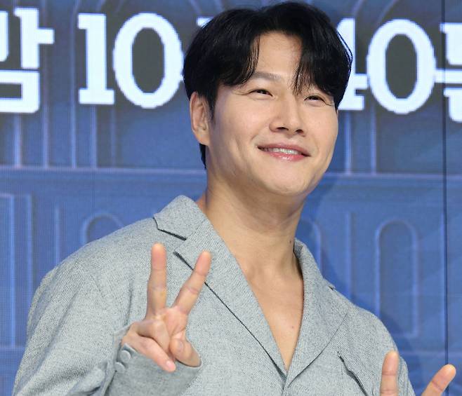 가수 겸 방송인 김종국의 예비신부를 둘러싼 소문이 무성하다. SNS(소셜미디어)를 중심으로 신부의 나이 등을 언급한 글이 확산 중이다. /사진=뉴스1