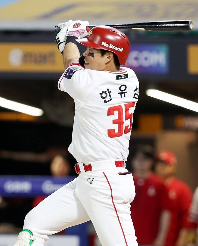 ▲ 주축 중심타자들의 부상에도 묵묵히 자신의 자리를 지키며 가치를 증명하고 있는 한유섬 ⓒSSG랜더스