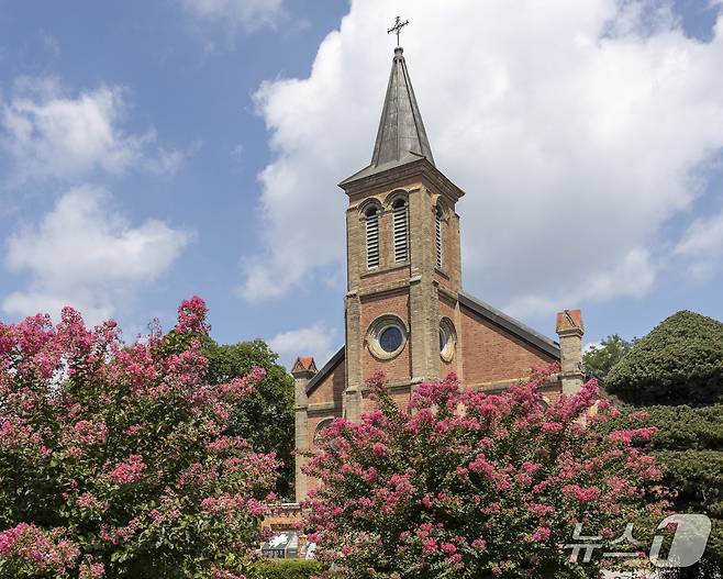 드라마에서 '아이유 결혼식장'으로 이름을 날리고 있는 칠곡 가실성당.(칠곡군 제공. 재판매 및 DB금지)/뉴스1